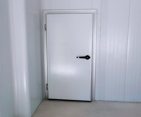 Industrial hinged door for cold storage